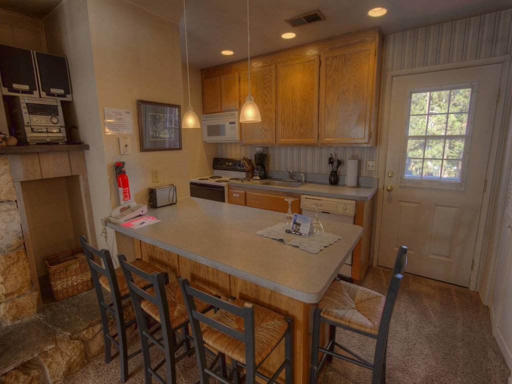 HCC0600 - Heavenly Mountain Hideaway Vacation Rental in California - RedAwning