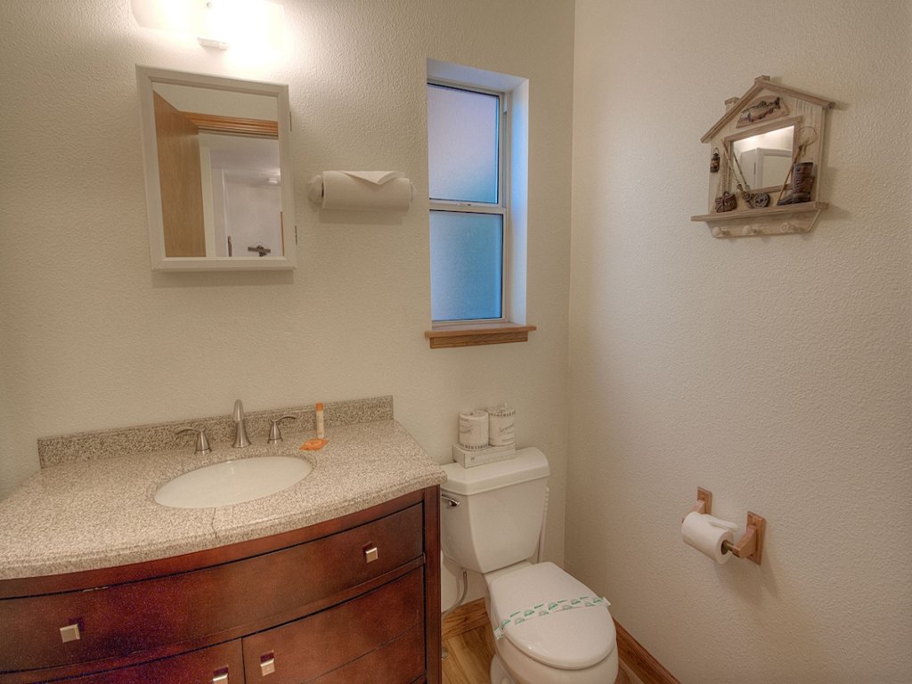 COH1085 - Bear Country Vacation Rental in California - RedAwning