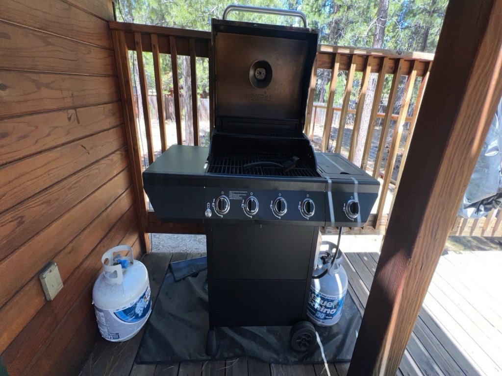 COH1085 - Bear Country Vacation Rental in California - RedAwning