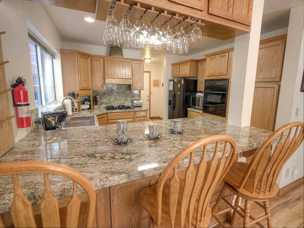 COH1085 - Bear Country Vacation Rental in California - RedAwning