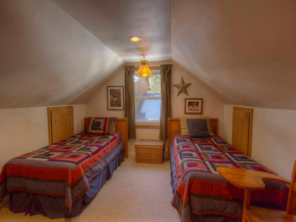 CYH0840 - Breezy Pines Cabin Vacation Rental in California - RedAwning