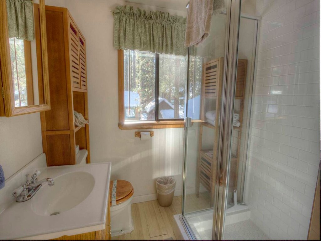 CYH0840 - Breezy Pines Cabin Vacation Rental in California - RedAwning