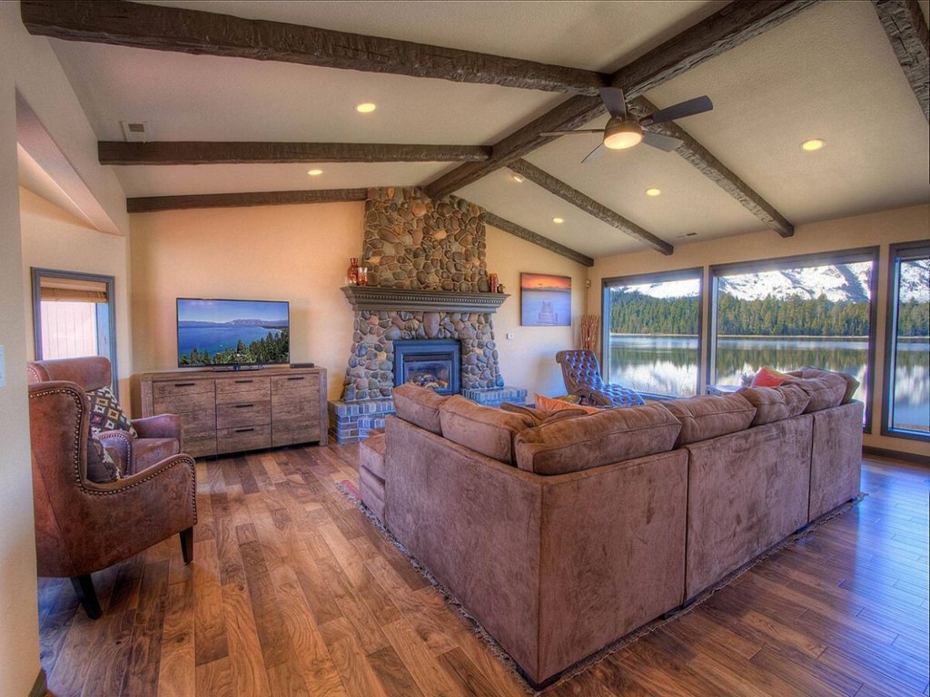Epiphany Vacation Rental in California - RedAwning