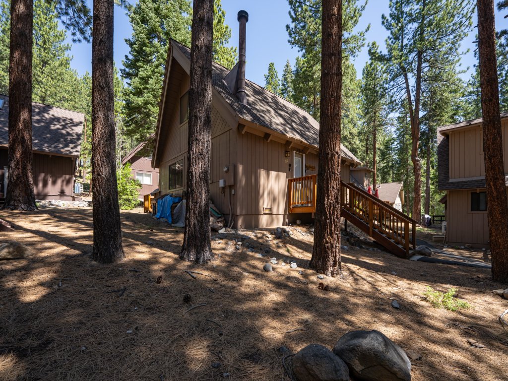 IVH0622 - Cozy Mountain Hideaway Vacation Rental in Incline Village - RedAwning