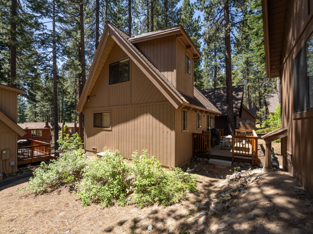 IVH0622 - Cozy Mountain Hideaway Vacation Rental in Incline Village - RedAwning