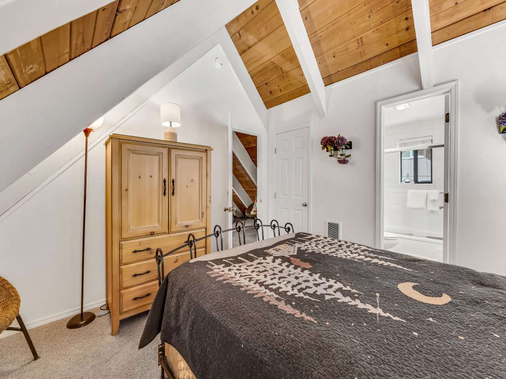 IVH0622 - Cozy Mountain Hideaway Vacation Rental in Incline Village - RedAwning