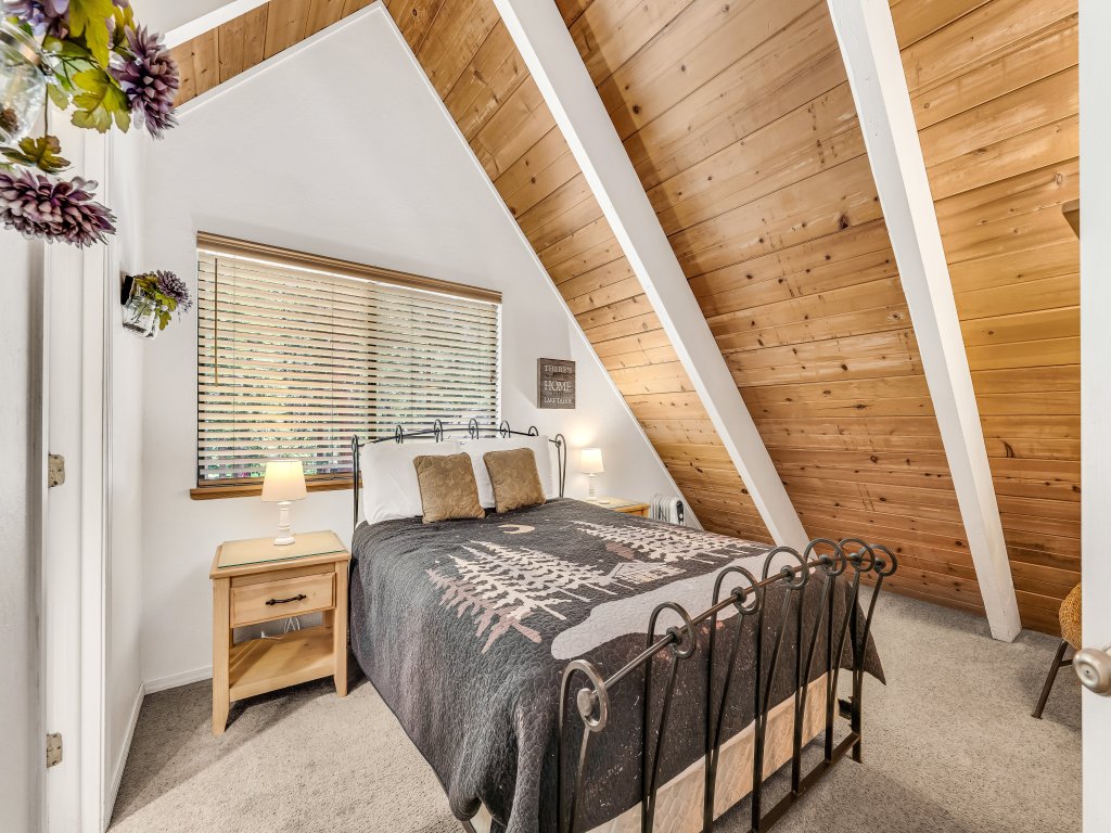 IVH0622 - Cozy Mountain Hideaway Vacation Rental in Incline Village - RedAwning