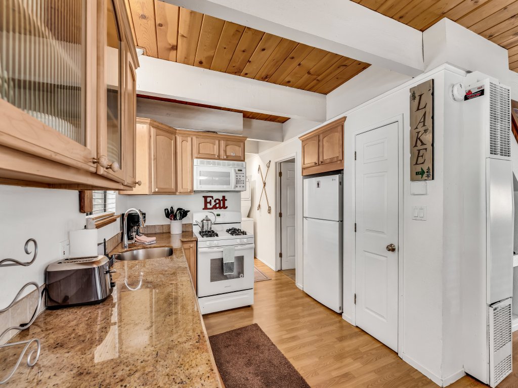 IVH0622 - Cozy Mountain Hideaway Vacation Rental in Incline Village - RedAwning