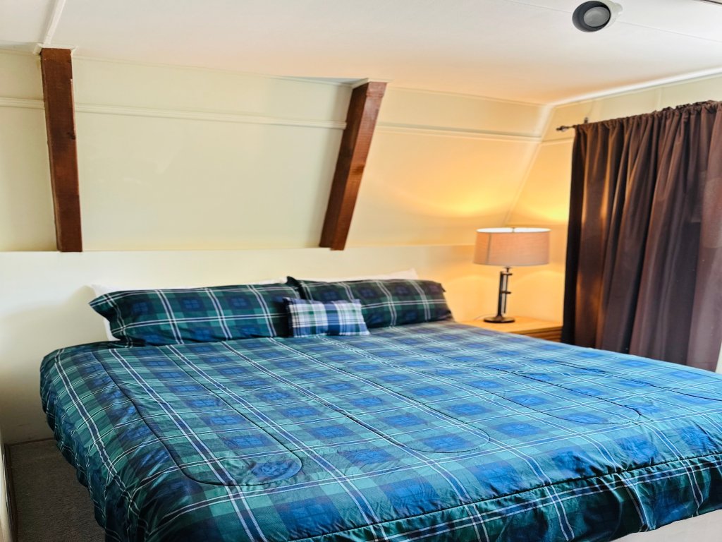 HCH0933 - Tahoe Chalet Vacation Rental in California - RedAwning