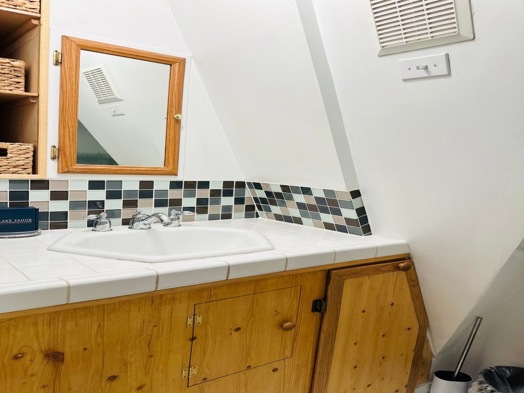 HCH0933 - Tahoe Chalet Vacation Rental in California - RedAwning