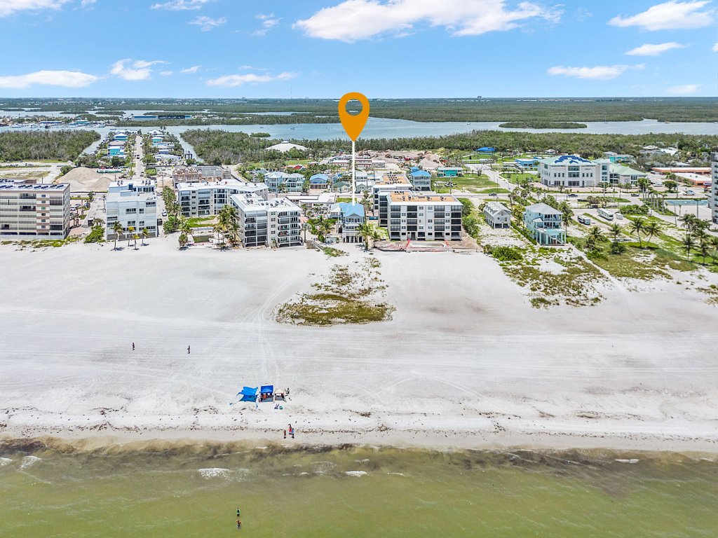 30 Island Girl Oceanfront Luxury: Sunset Views, Pool, Beachfront Vacation Rental in Fort Myers Beach - RedAwning