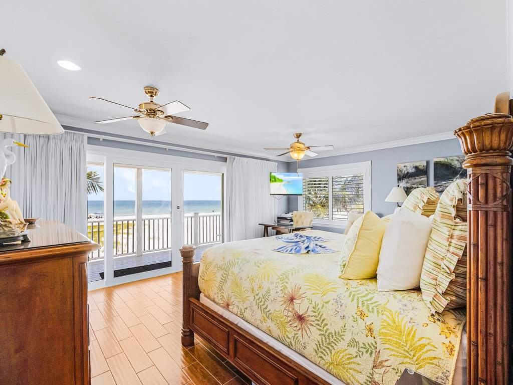 30 Island Girl Oceanfront Luxury: Sunset Views, Pool, Beachfront Vacation Rental in Fort Myers Beach - RedAwning