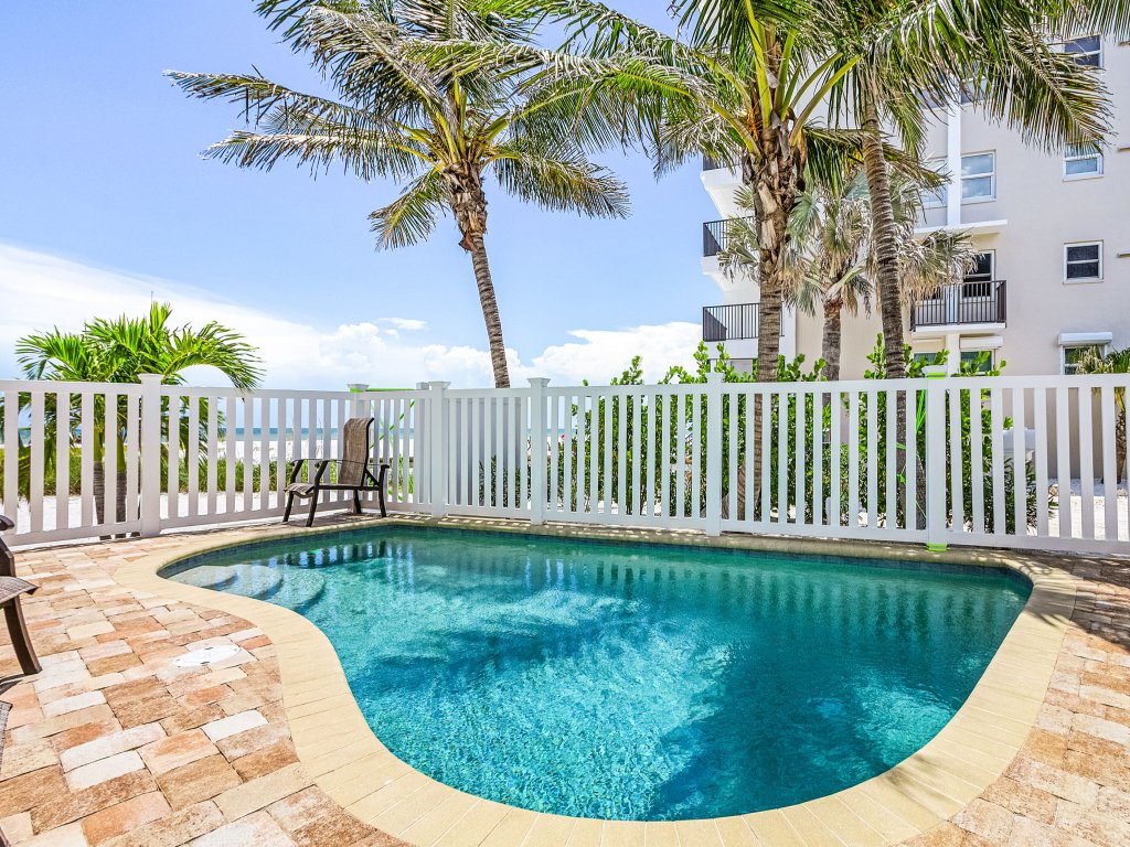 30 Island Girl Oceanfront Luxury: Sunset Views, Pool, Beachfront Vacation Rental in Fort Myers Beach - RedAwning