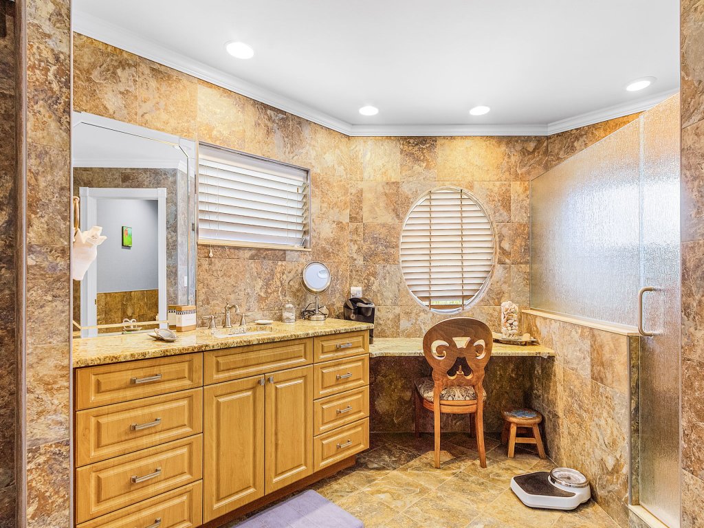 30 Island Girl Oceanfront Luxury: Sunset Views, Pool, Beachfront Vacation Rental in Fort Myers Beach - RedAwning