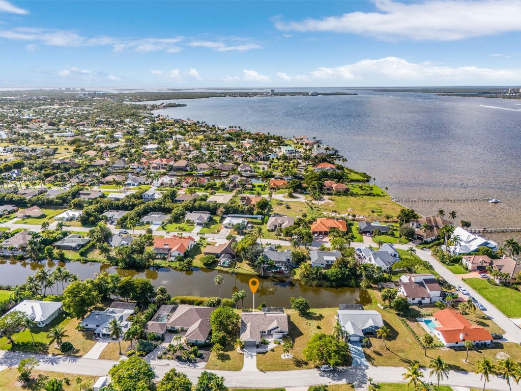 14927 Sunseeker: Heated Pool, Spa, Water Views, Beach Vacation Rental in Fort Myers - RedAwning