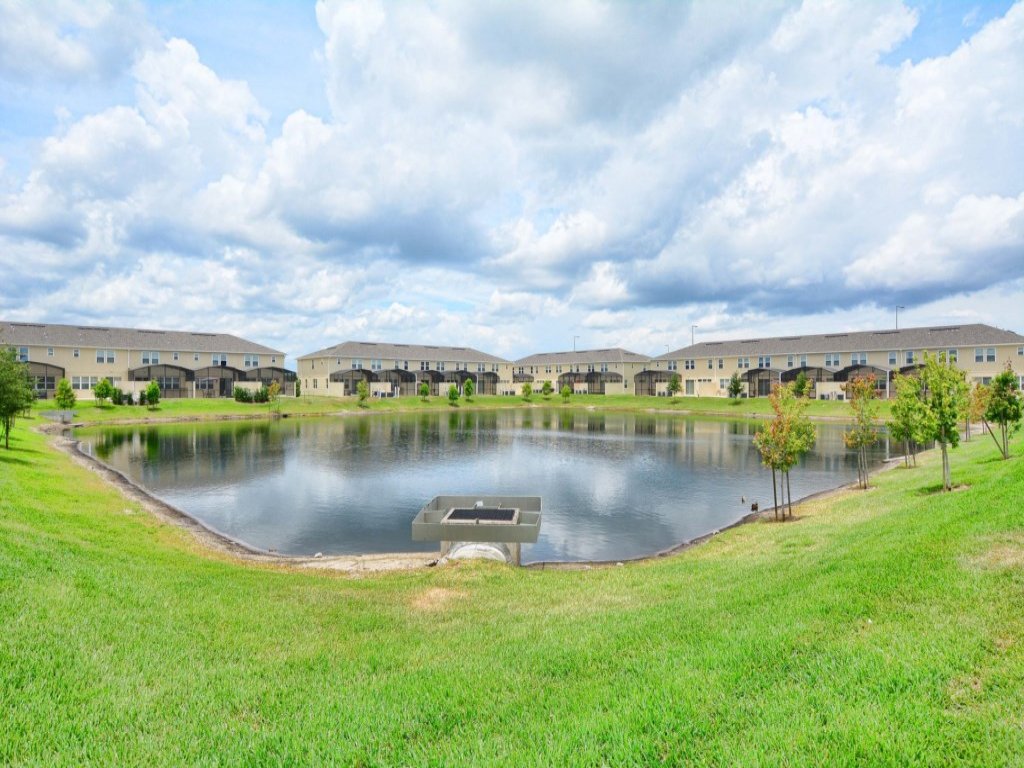 Beautiful Townhome with Lakeview!  Community Pool, Free Wifi, Modern, Great Location!! Vacation Rental in Kissimmee - RedAwning