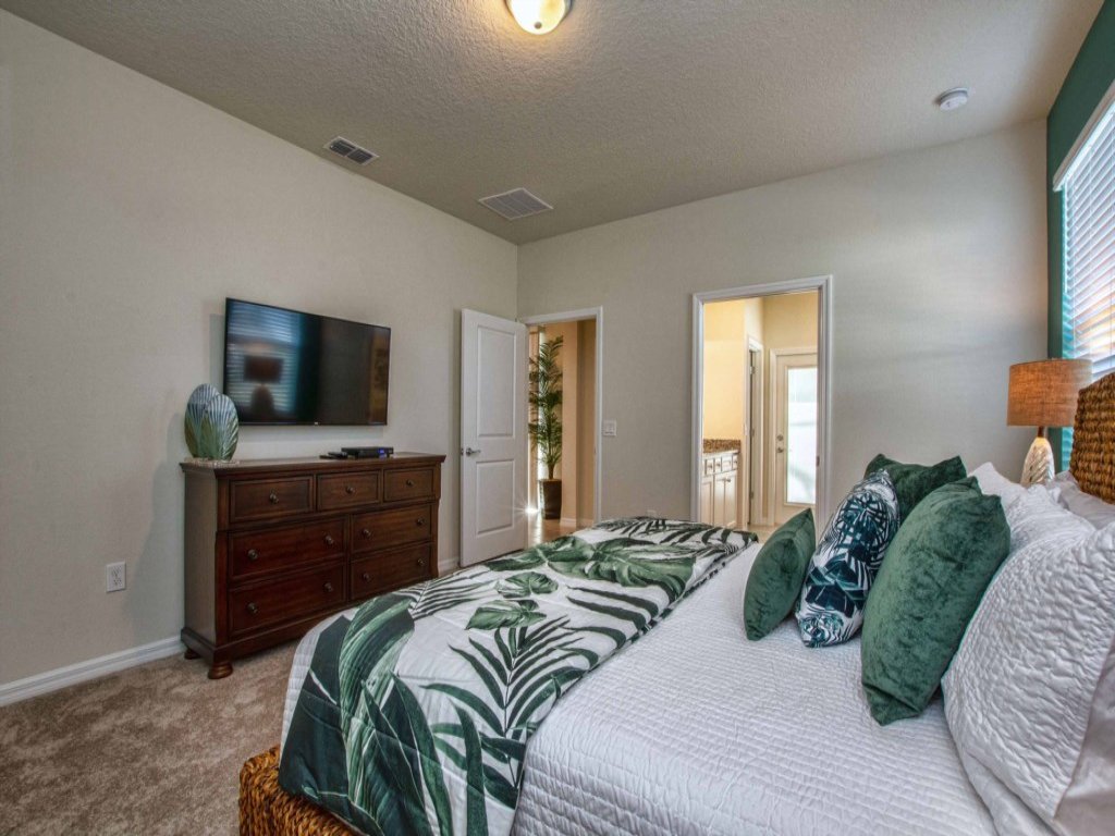 Windsor Island 8 Bedroom House-4404WI Vacation Rental in Davenport - RedAwning