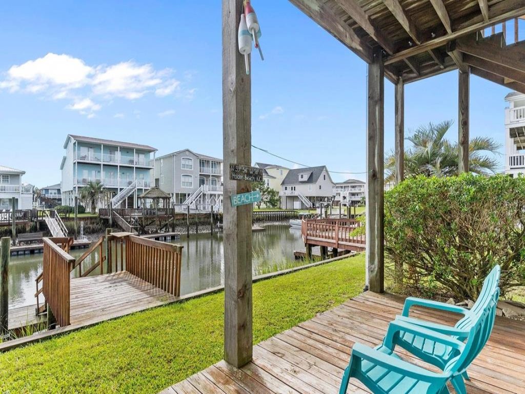 Life of Sea-Renity / 112 Burlington Street Vacation Rental in Holden Beach - RedAwning