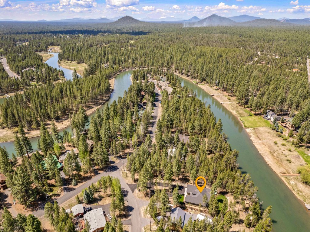 110 Crane Vacation Rental in Sunriver - RedAwning