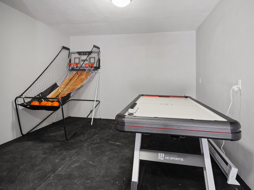 Basecamp Vacation Rental in Oregon - RedAwning