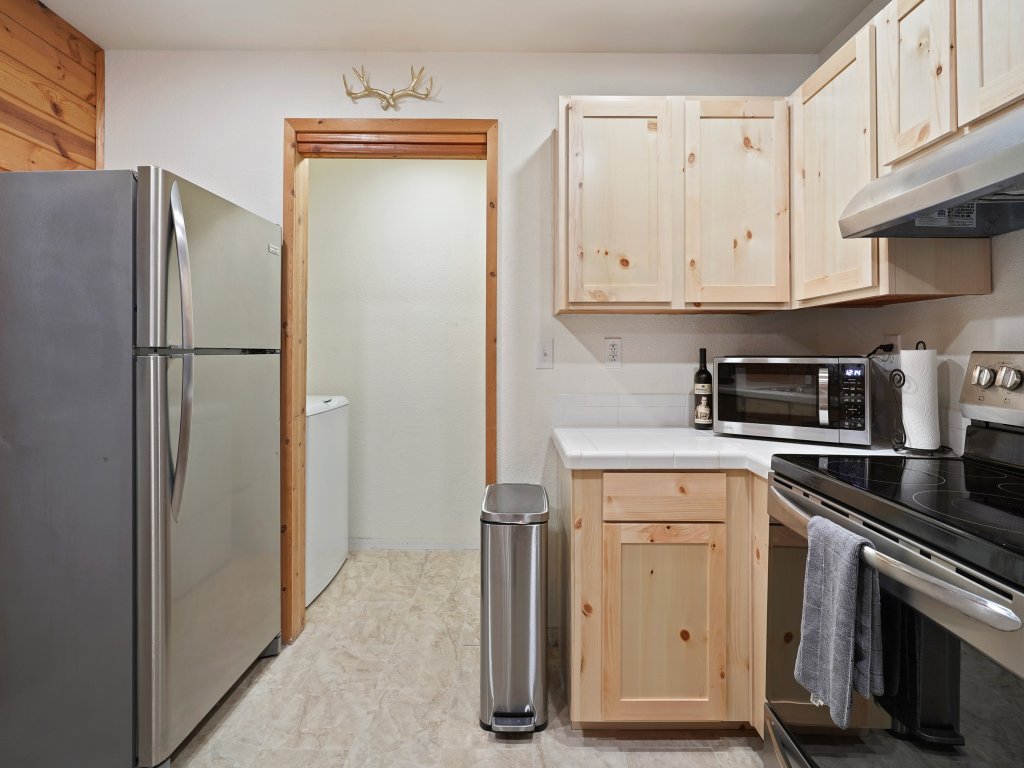 Basecamp Vacation Rental in Oregon - RedAwning