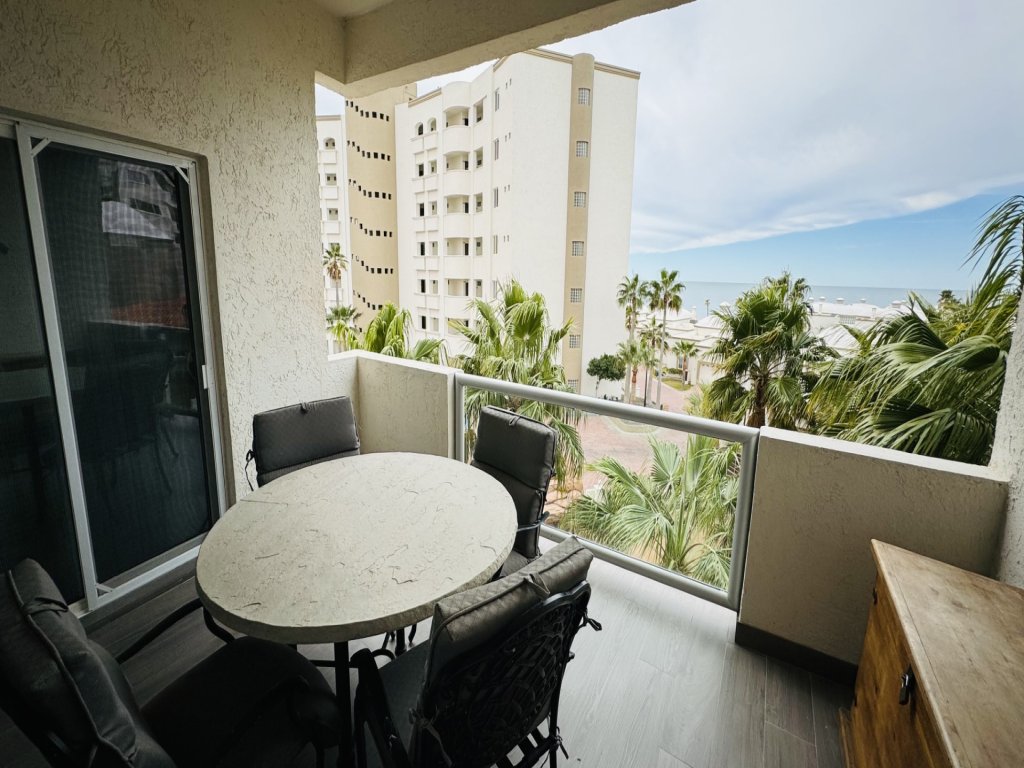 D-304 Vacation Rental - RedAwning