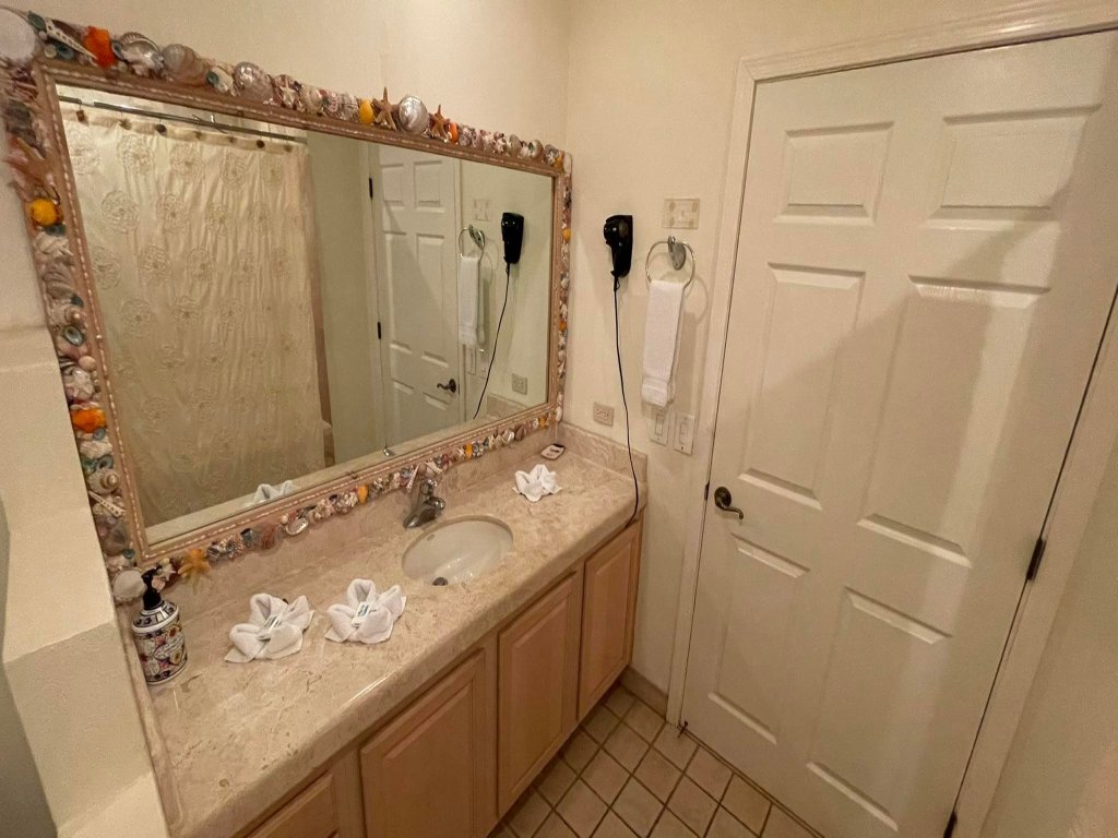 B-504 Vacation Rental - RedAwning
