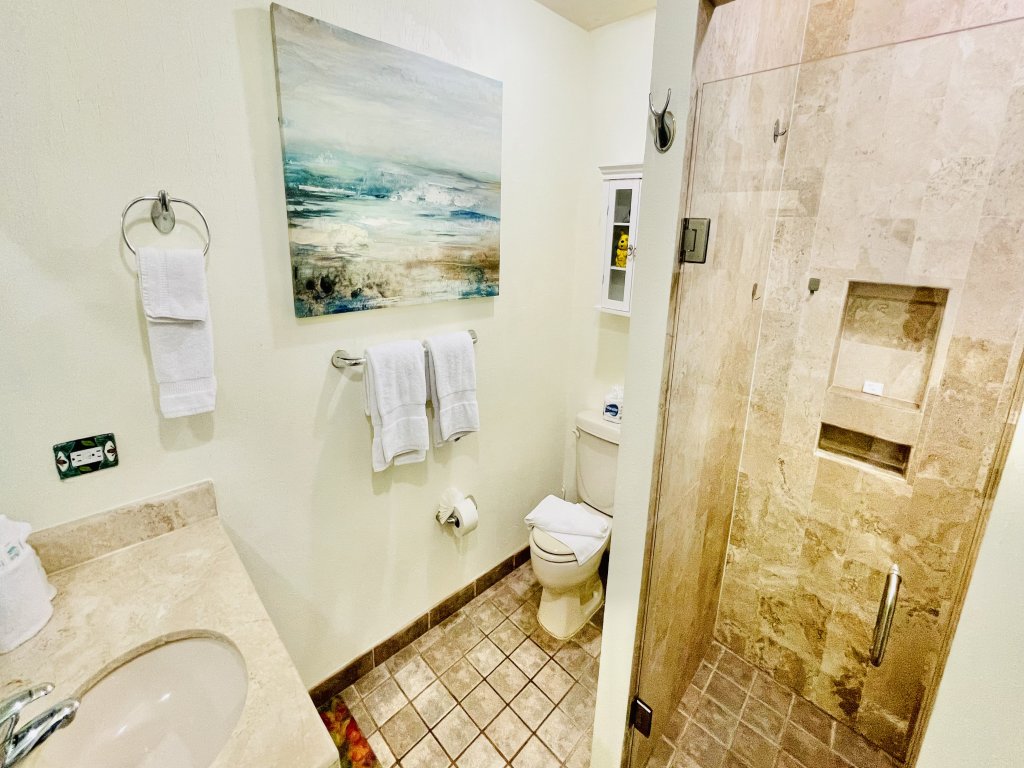 BN-203B Vacation Rental - RedAwning