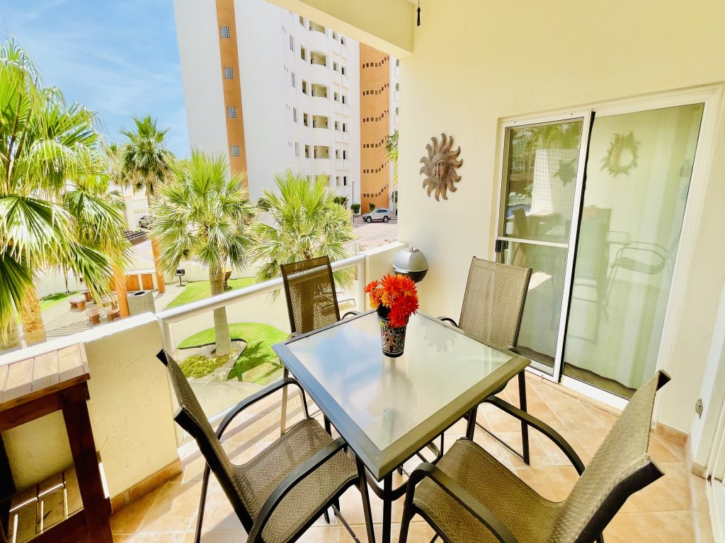 BN-203B Vacation Rental - RedAwning