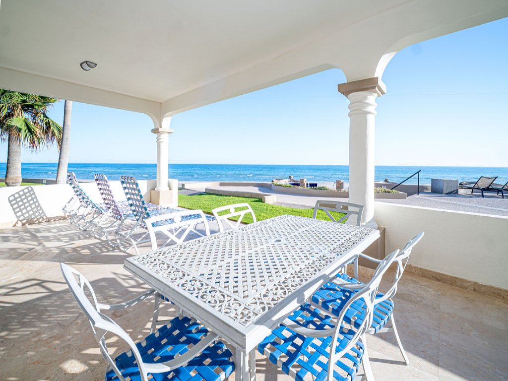 V-05 Vacation Rental - RedAwning