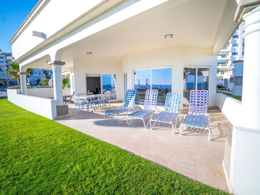 V-05 Vacation Rental - RedAwning