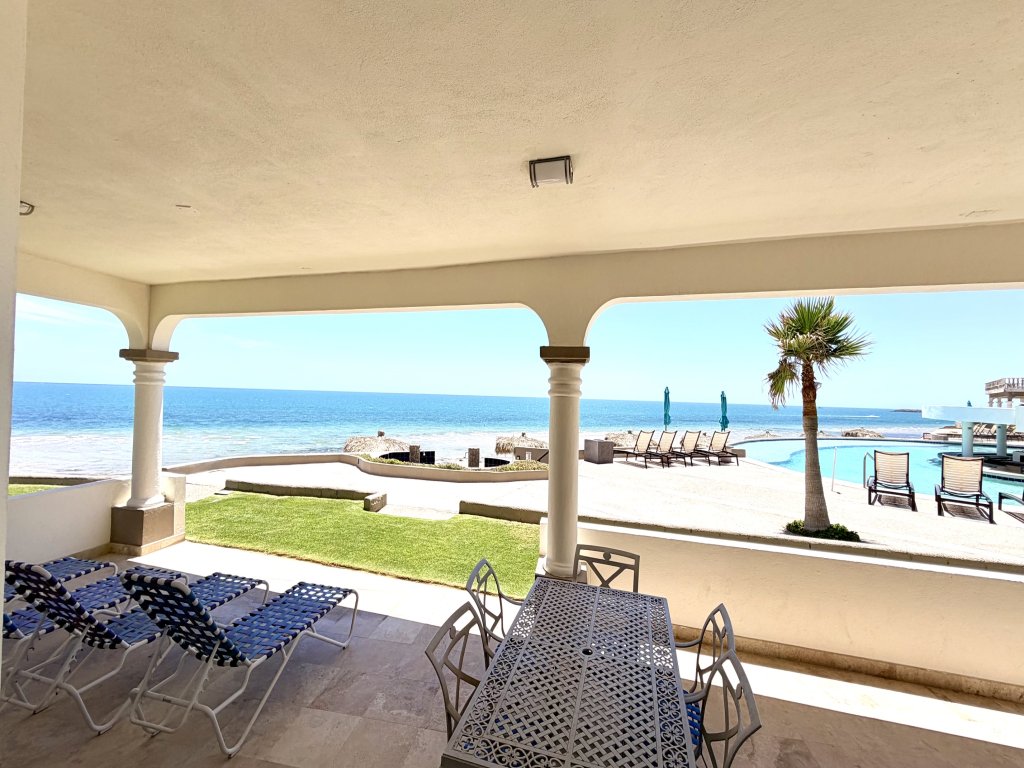 V-05 Vacation Rental - RedAwning
