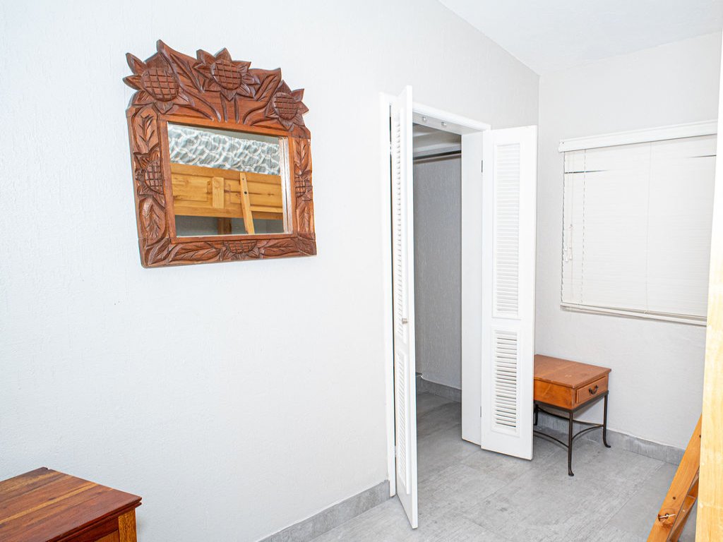 V-05 Vacation Rental - RedAwning
