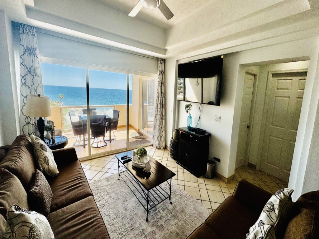 G-402 Vacation Rental - RedAwning