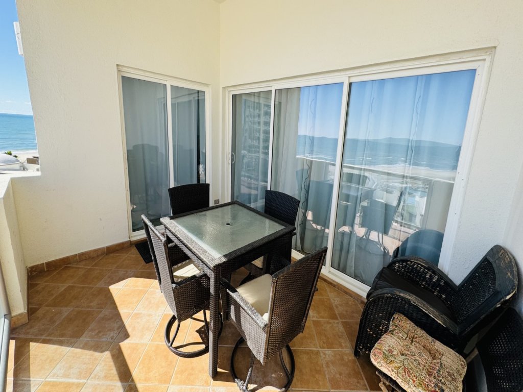G-402 Vacation Rental - RedAwning
