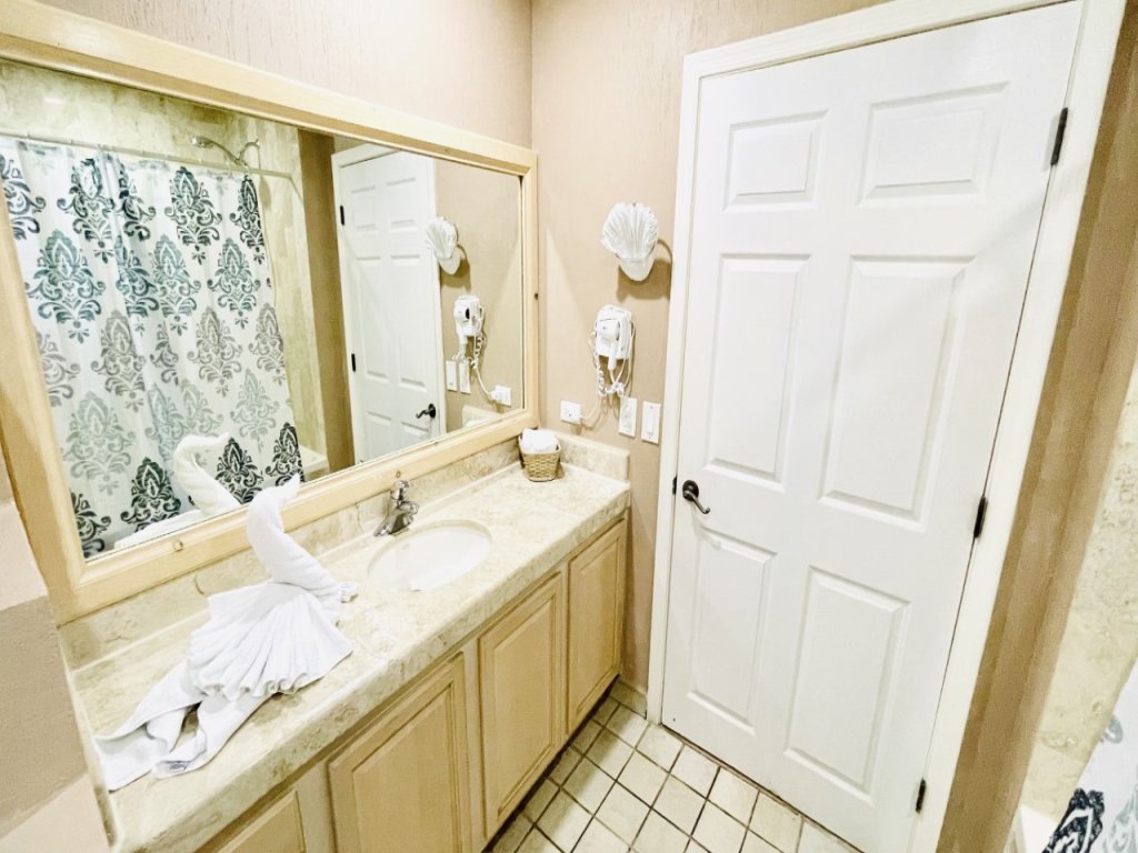 B-104 Vacation Rental - RedAwning