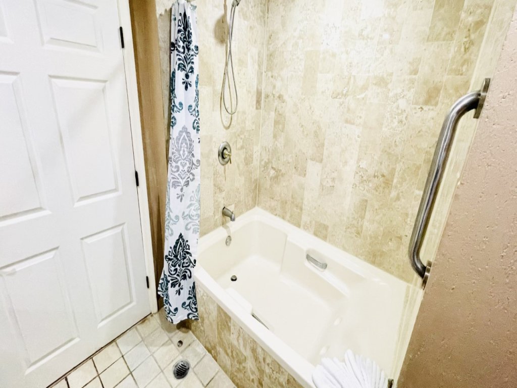 B-104 Vacation Rental - RedAwning