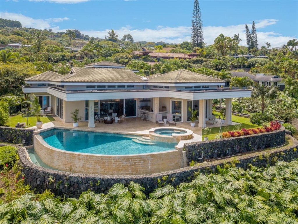 Puuwai Alii Estate Vacation Rental in Kailua Kona - RedAwning