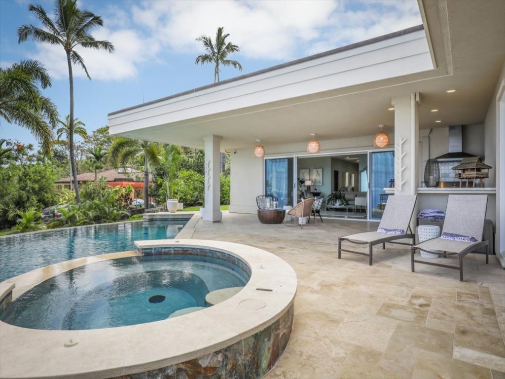 Puuwai Alii Estate Vacation Rental in Kailua Kona - RedAwning