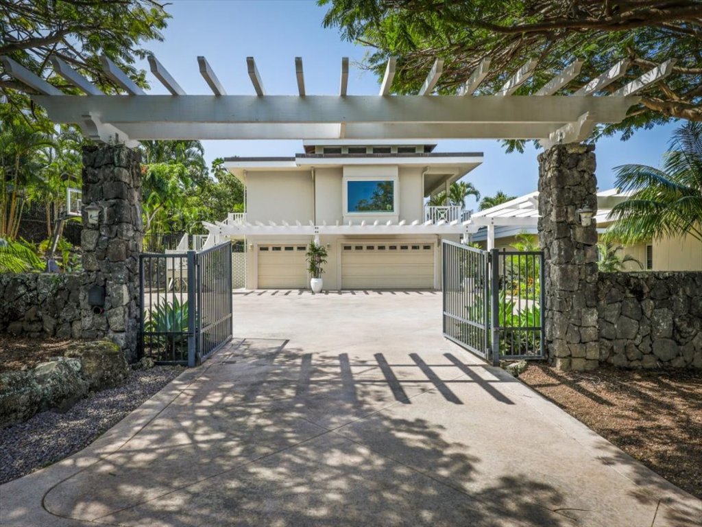 Puuwai Alii Estate Vacation Rental in Kailua Kona - RedAwning