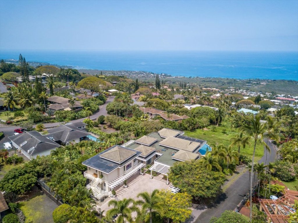 Puuwai Alii Estate Vacation Rental in Kailua Kona - RedAwning