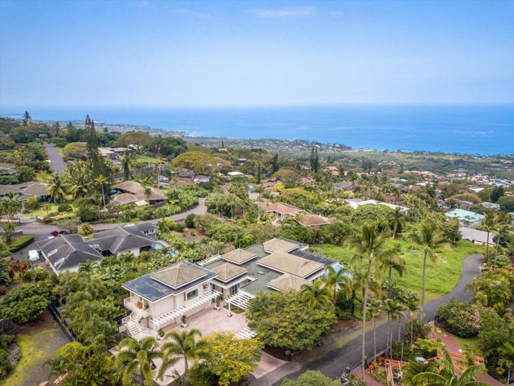 Puuwai Alii Estate Vacation Rental in Kailua Kona - RedAwning