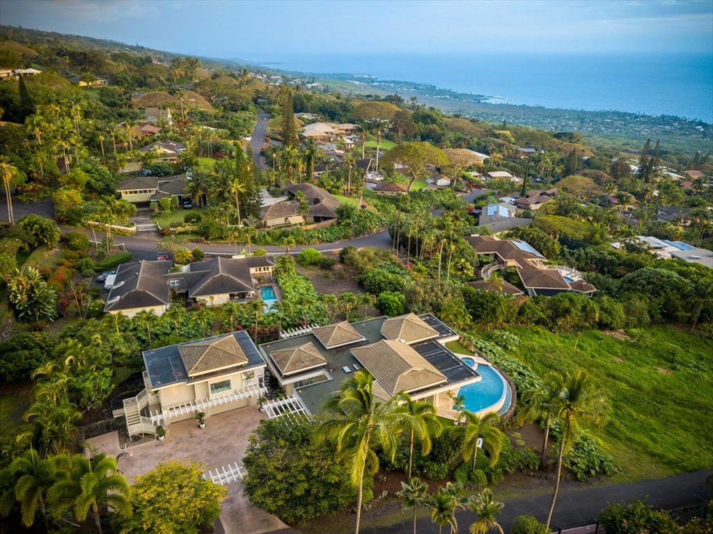 Puuwai Alii Estate Vacation Rental in Kailua Kona - RedAwning