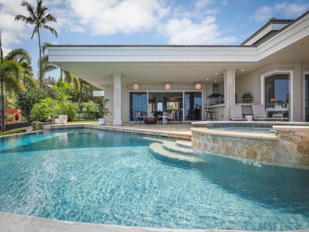 Puuwai Alii Estate Vacation Rental in Kailua Kona - RedAwning