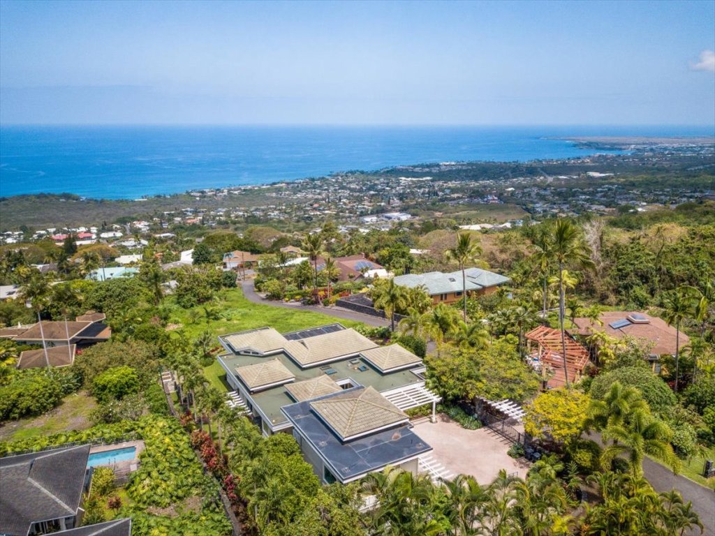 Puuwai Alii Estate Vacation Rental in Kailua Kona - RedAwning