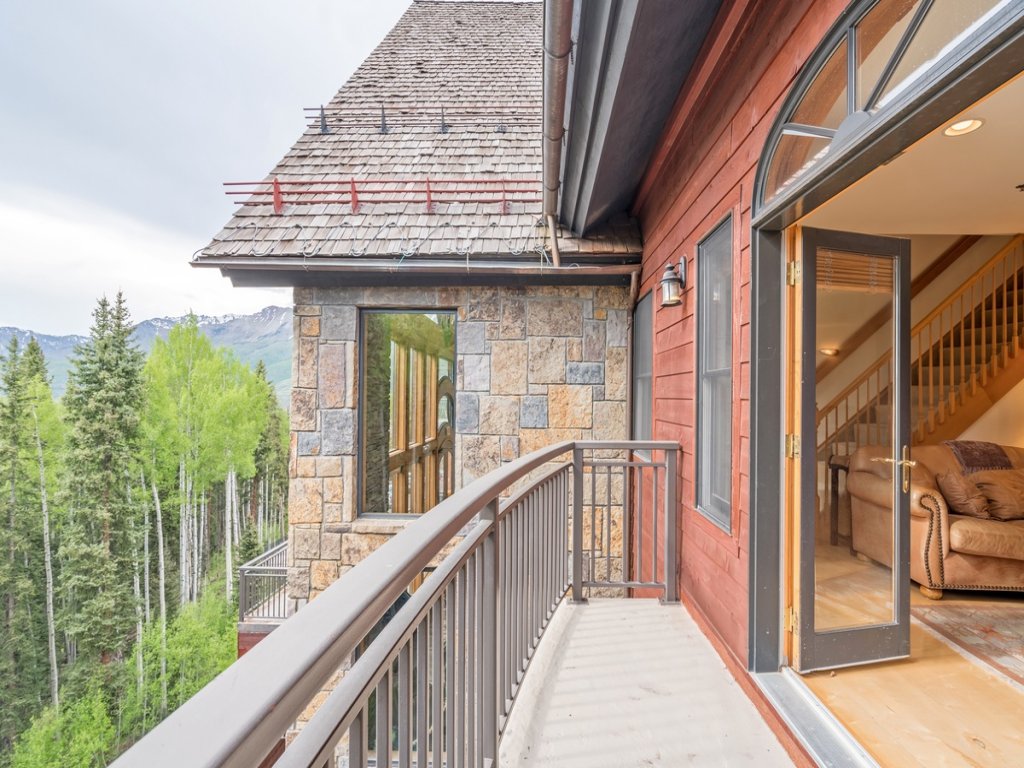 Bear Creek Lodge Deluxe Apartment Vacation Rental in Mountain Village - RedAwning