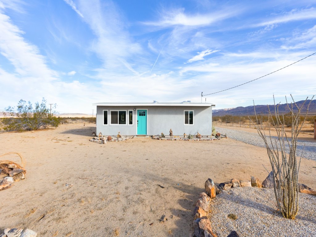 Mojave Ranch - Fire Pit, Dark Skies and Desert Views! Vacation Rental in California - RedAwning