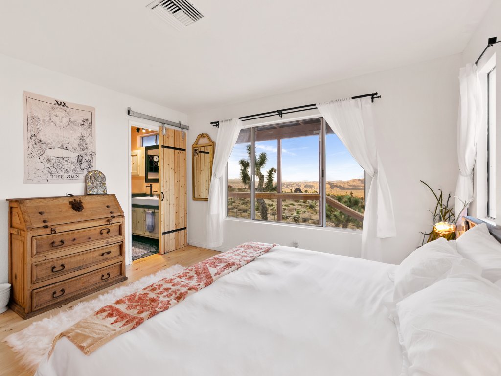 High View Haven - Hot Tub, Fire Pit & BBQ in Joshua Tree! Vacation Rental in California - RedAwning