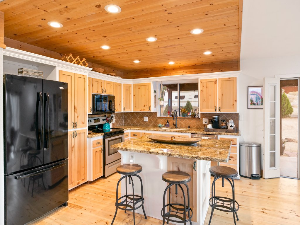 High View Haven - Hot Tub, Fire Pit & BBQ in Joshua Tree! Vacation Rental in California - RedAwning