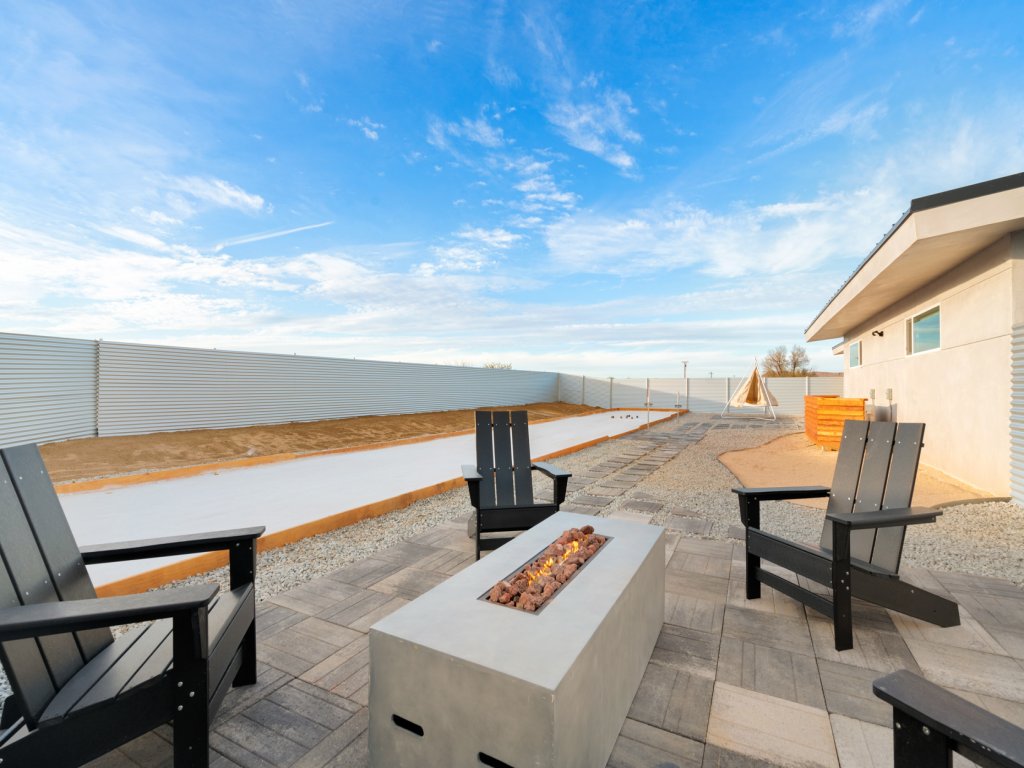 Sun Oro Joshua Tree - Hot Tub, BBQ, Fire Pit & Gameroom Vacation Rental in California - RedAwning